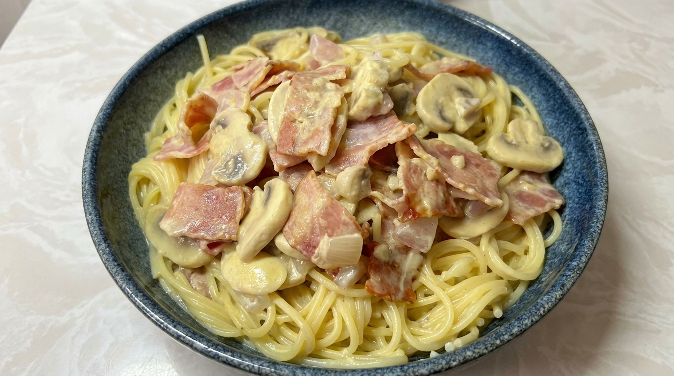 Espaguetis Cremosos con Beicon y Champiñones