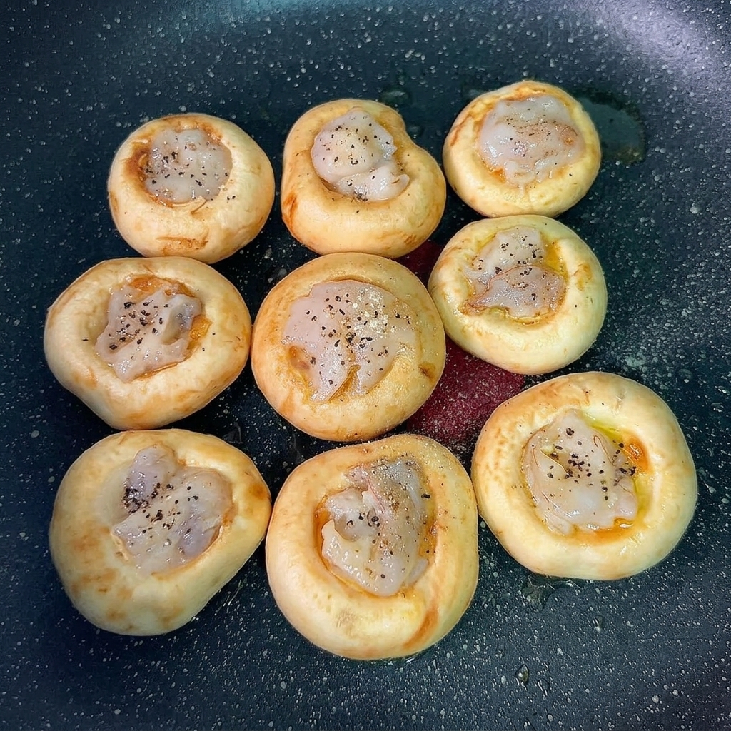 Champiñones con camarón sazonados y listos para servir.