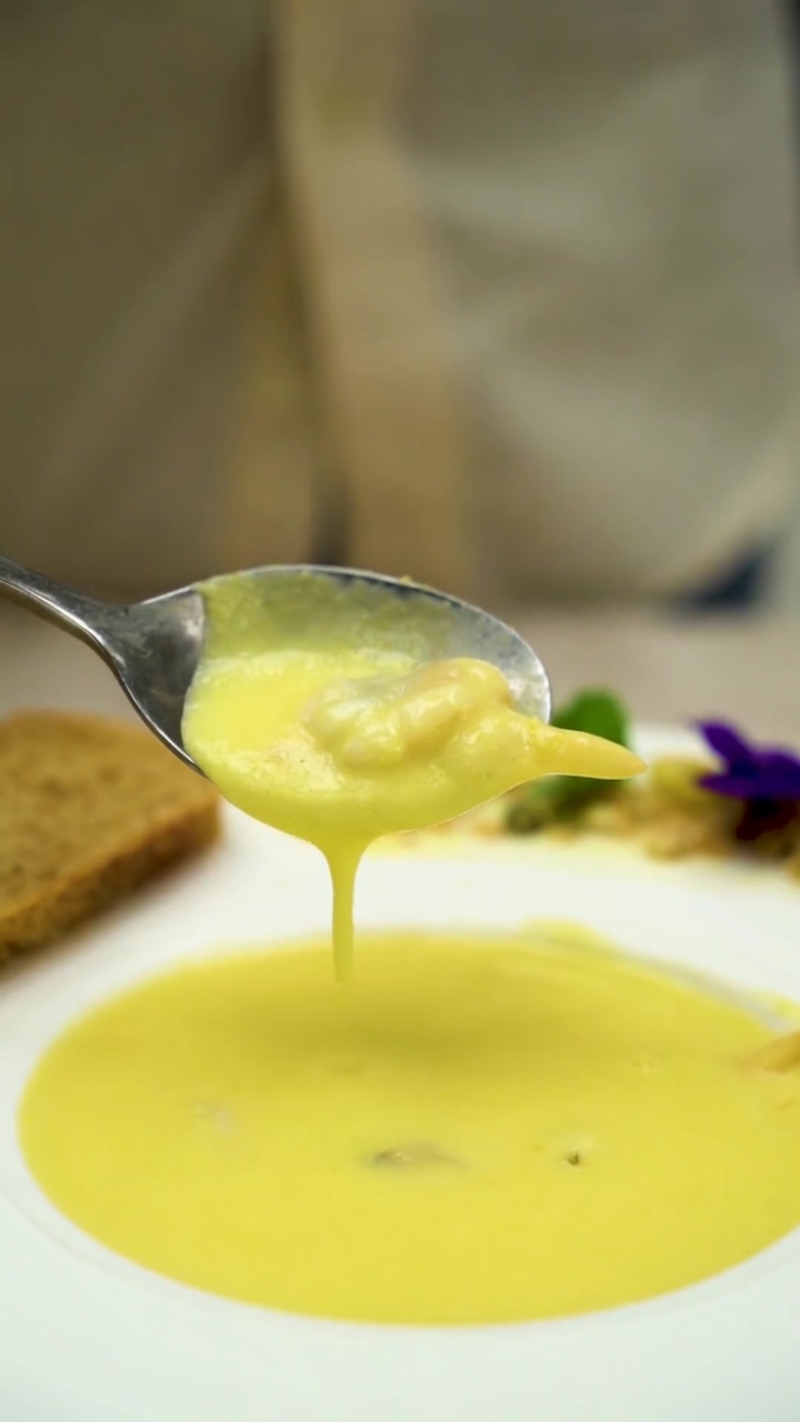 Sopa Cremosa de Maíz y Almejas