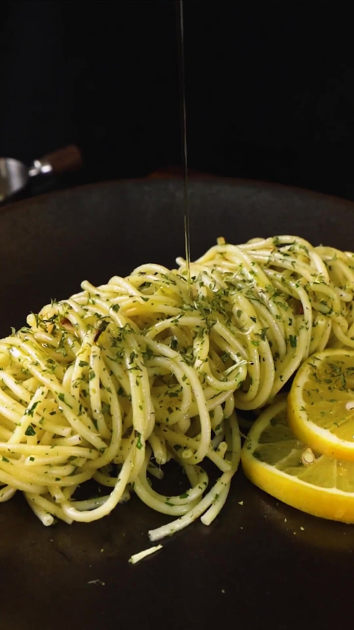 Pasta Clásica al Ajillo y Aceite (Spaghetti Aglio e Olio)