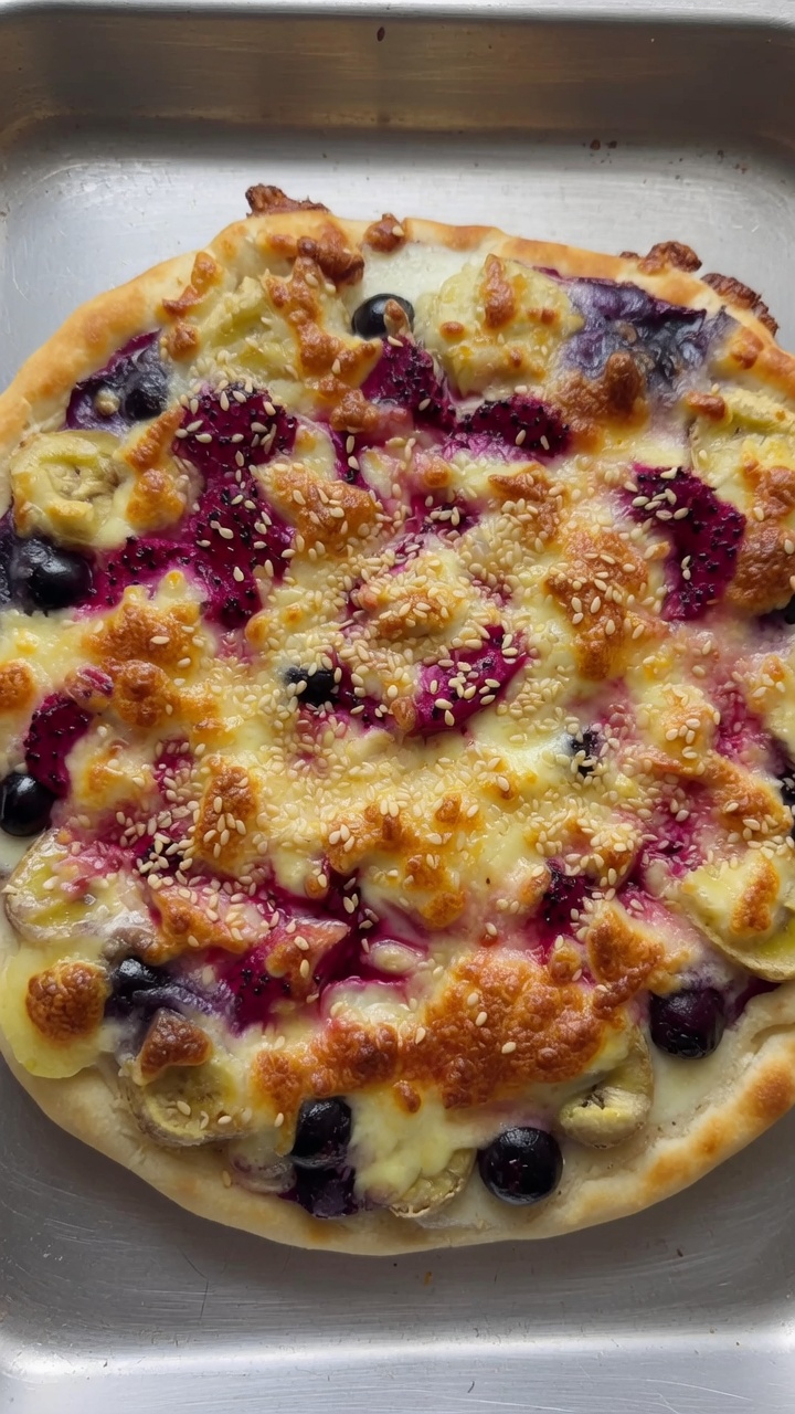 Pizza Dulce Casera de Frutas con Mozzarella
