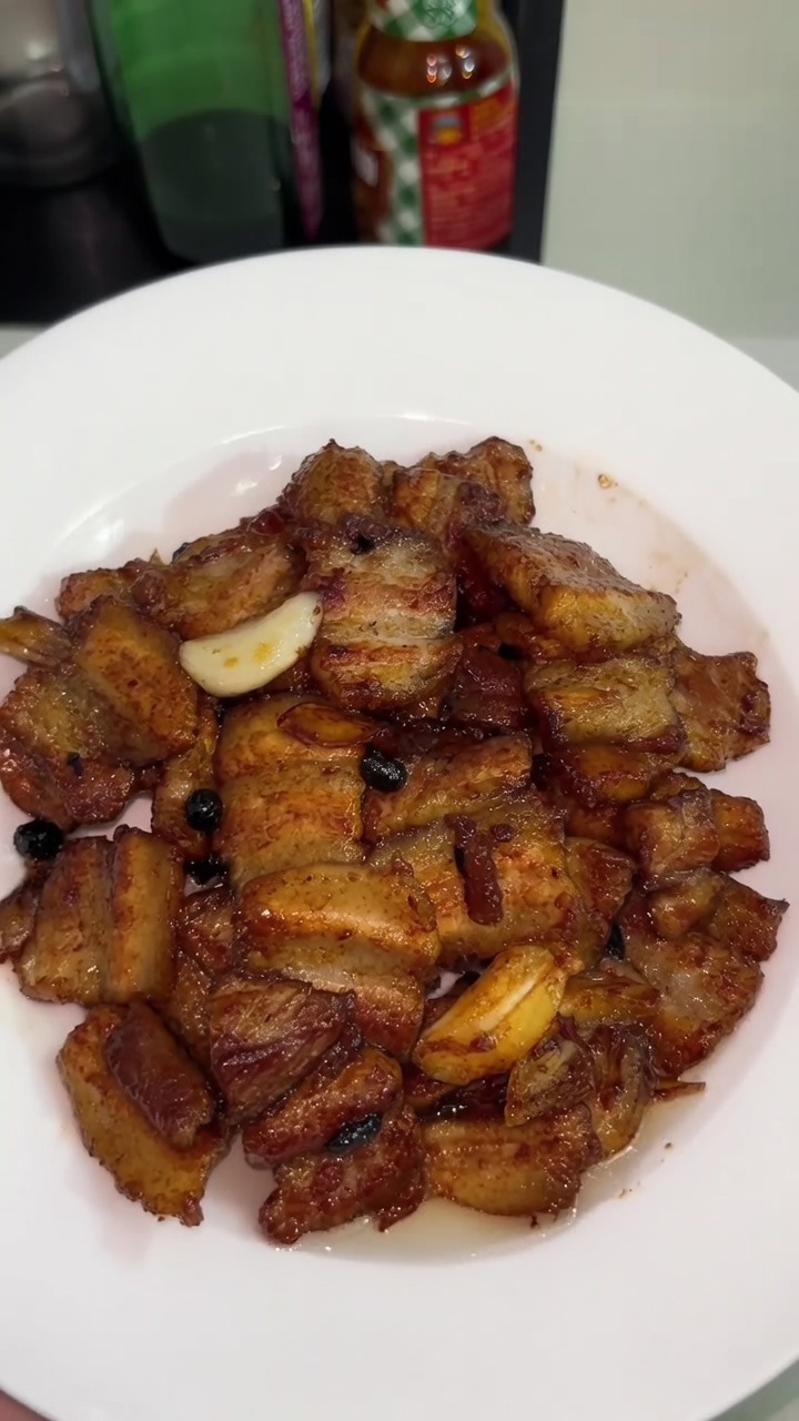 Panceta de Cerdo con Salsa de Soja (豉油王炒五花肉)