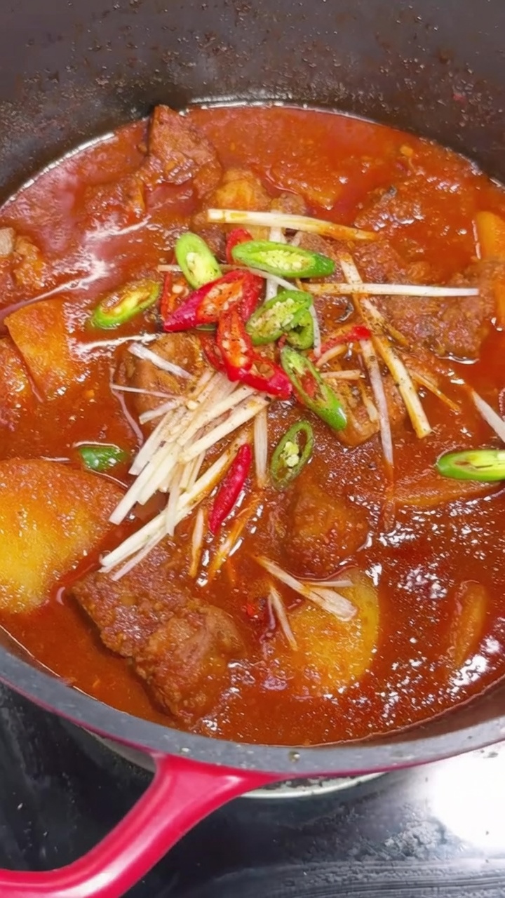 Costillas de Cerdo Coreanas Estilo Picante (Maeun Galbijjim)