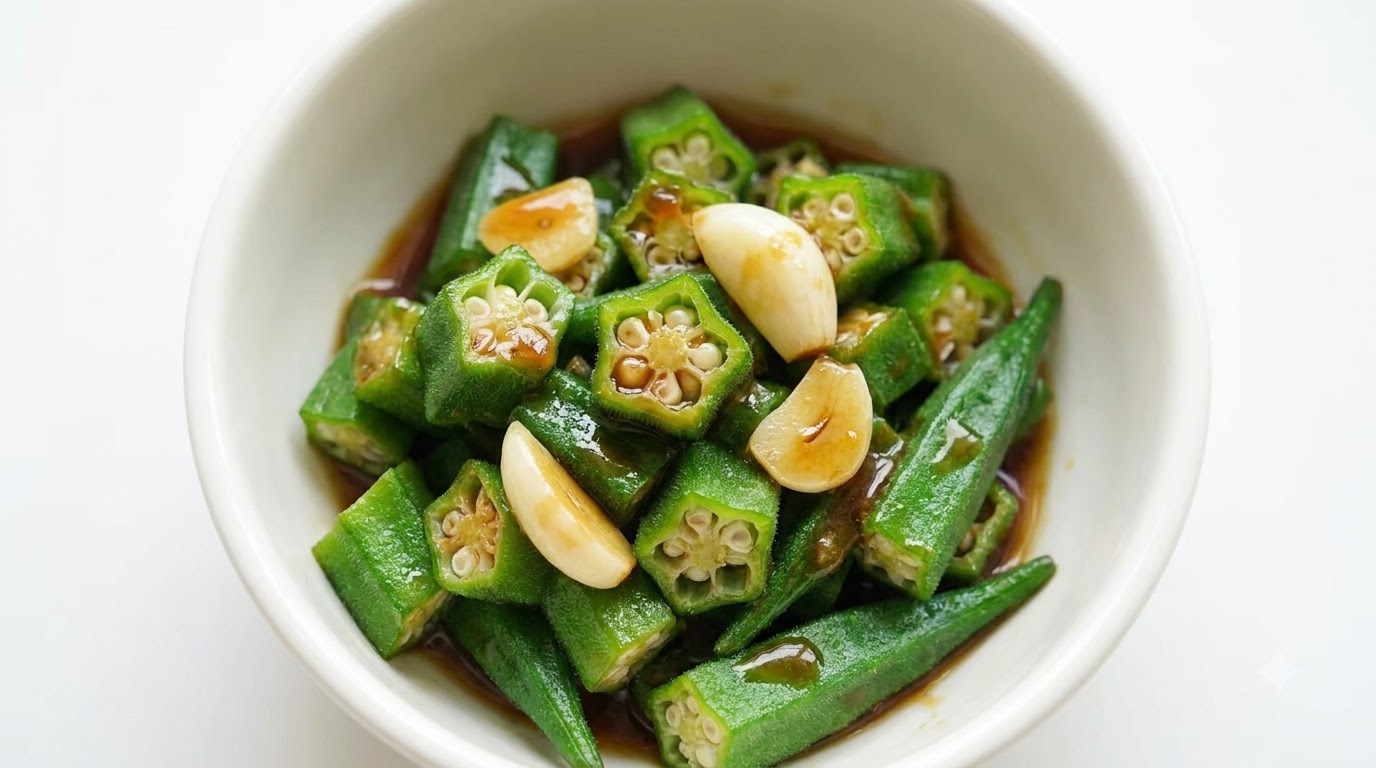 Okra Blanqueada con Salsa de Ajo Sabrosa
