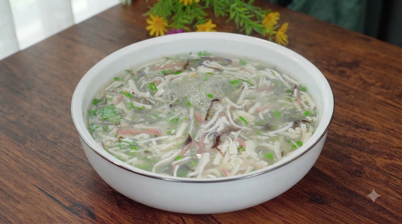 Sopa de Tofu con Hongo Negro y Jamón