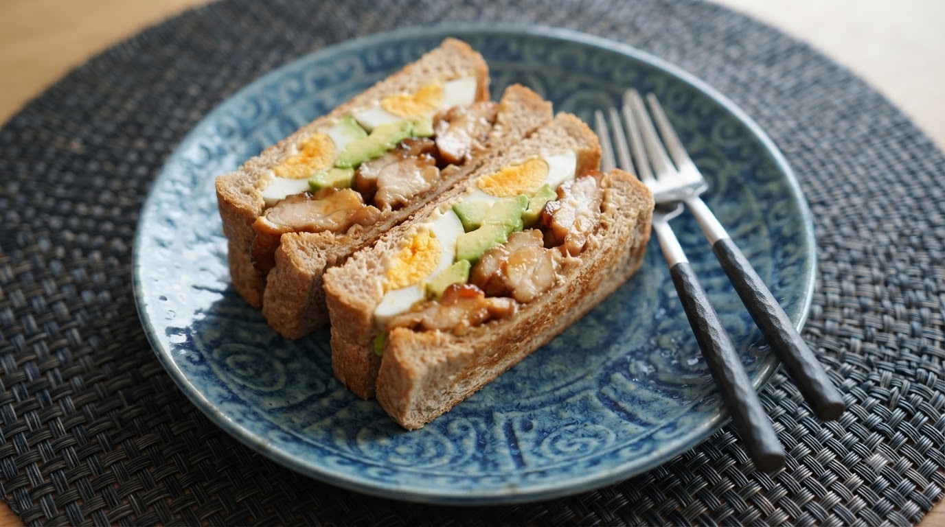 Sándwich Definitivo de Pollo Teriyaki con Aguacate y Huevo