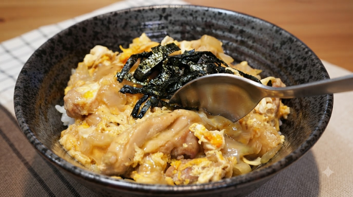 Oyakodon Clásico Japonés (Tazón de Arroz con Pollo y Huevo)